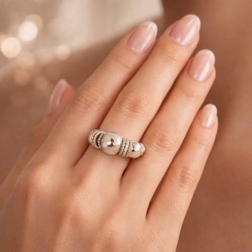 Anello flex con pallina in argento centrale